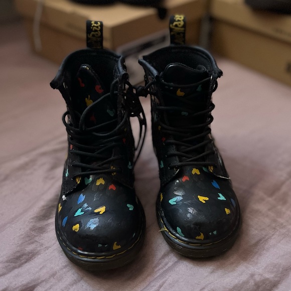 Dr Doc Martens Girls Black Heart 1460 Combat Boot Kids Toddler - Picture 2 of 2